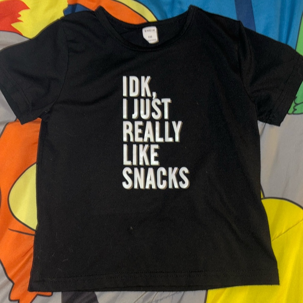 “Idk, I just really like snacks” T-Shirt